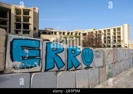 Graffiti auf dem verlassenen Jerma Palace Hotel, Marsaskala, Malta Stockfoto