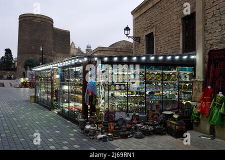 Souvenirladen, Icheri Sheher, Altstadt, Baku, İçərişəhər, Bakı, Absheron-Halbinsel, Aserbaidschan, Azərbaycan, Asien, UNESCO-Weltkulturerbe Stockfoto