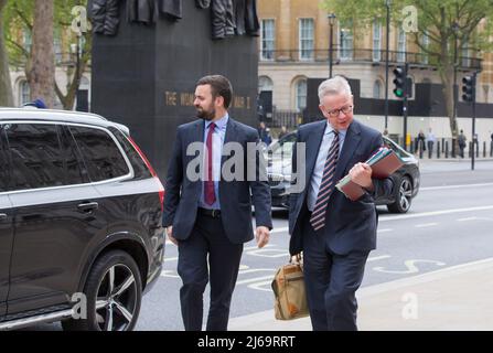 London uk 28. April 2022 Michael Gove, Staatssekretär für Wohnungsbaugemeinschaften und Kommunalverwaltung, trifft Kabinettsbüro whitehall ein; Stockfoto