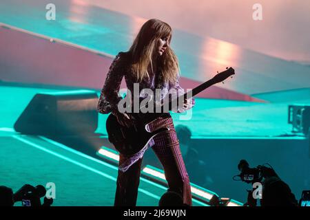 Verona, Italien. 28. April 2022. Bild zeigt Maneskin Band während der Auftritte in der Arena di Verona Credit: Roberto Tommasini/Alamy Live News Stockfoto