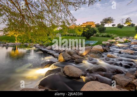 Schöner und grüner Park im Katara Cultural Village, Katara Lake Hill Stockfoto