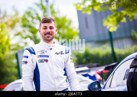 Charbonnieres-les-Bains, Frankreich. 29. April 2022. RAYMOND Cyril, SALMON Valentin, Alpine A110, Portrait während der Rallye Rhône Charbonnières 2022, 2. Runde des Championnat de France des Rallye 2022, vom 28. Bis 30. April in Charbonnières-les-Bains, Frankreich - Foto Bastien Roux / DPPI Credit: DPPI Media/Alamy Live News Stockfoto