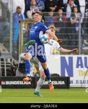 Deutschland. 29. Apr, 2022. firo : 29.. April 2022, Fuvuball, 2. Bundesliga, Saison 2021/2022, SV Sandhausen - FC Schalke 04 Duelle , Duell , S04 Florian Flick , Credit: dpa picture Alliance/Alamy Live News Stockfoto