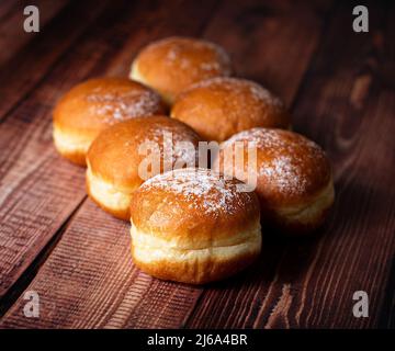 Traditionelle österreichische und deutsche Krapfen, berliner, Donuts. Faschingskrapfen. Stock Foto. Stockfoto