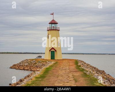 Bedeckter Blick auf den Leuchtturm des Lake Hefner in Oklahoma Stockfoto