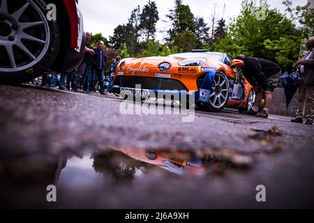 Charbonnieres-les-Bains, Frankreich. 29. April 2022. 18 SAUNIER Julien, VAUCLARE Fred, Alpine A110, Ambiente während der Rallye Rhône Charbonnières 2022, 2. Runde des Championnat de France des Rallye 2022, vom 28. Bis 30. April in Charbonnières-les-Bains, Frankreich - Foto Bastien Roux / DPPI Credit: DPPI Media/Alamy Live News Stockfoto