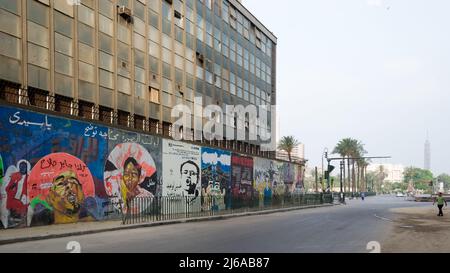 Architektonisches Detail der Straßen rund um den Tahrir Square (Liberation Square), auch bekannt als Martyr Square, einem großen öffentlichen Stadtplatz in der Innenstadt von Kairo Stockfoto