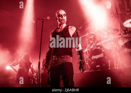 Oslo, Norwegen. 15., April 2022. Die norwegische Black Metal Band Gorgoroth spielt ein Live-Konzert im Rockefeller während des norwegischen Metal Festivals Inferno Metal Festival 2022 in Oslo. Hier ist Sänger Atterigner live auf der Bühne zu sehen. (Foto: Gonzales Photo - Terje Dokken). Stockfoto