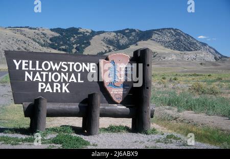 Yellowstone National Park Eintrittsschild, Wyoming, USA Stockfoto