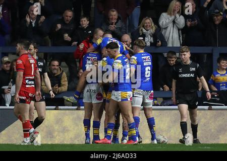 Leeds, Großbritannien. 29. April 2022. Morgan Gannon (21) von Leeds Rhinos feiert seinen Versuch und macht den Score 10-0 in Leeds, Großbritannien am 4/29/2022. (Foto von James Heaton/News Images/Sipa USA) Quelle: SIPA USA/Alamy Live News Stockfoto