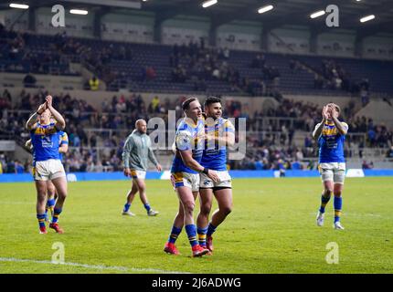 James Donaldson von Hull Kingston Rovers (Mitte links) und Rhyse Martin (Mitte rechts) feiern nach dem Spiel der Betfred Super League im Headingley Stadium, Leeds, zu Vollzeit. Bilddatum: Freitag, 29. April 2022. Stockfoto