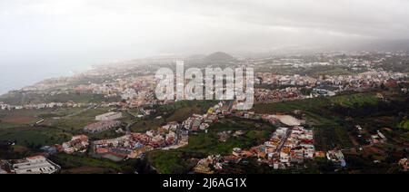 Luftbild der Stadt Los Realejos an der Nordküste der spanischen Insel Teneriffa, Kanarische Inseln, Spanien Stockfoto