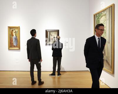 New York, USA. 29. April 2022. Kunstwerke sind am Freitag, den 29. April 2022, in Christie's in New York City in der Presseinterpremiere von 20. und 21. Century Art zu sehen. Foto von John Angelillo/UPI Credit: UPI/Alamy Live News Stockfoto