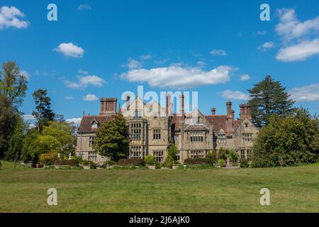 Borde Hill House and Gardens.Borde Hill Garden ist ein Garten, der 1,5 Meilen (2,4 km) nördlich von Haywards Heath, West Sussex in Südengland, liegt. Das ist es Stockfoto