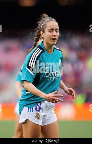 BARCELONA - MÄR 30: Maite Oroz wärmt sich vor dem UEFA Women's Champions League-Spiel zwischen dem FC Barcelona und Real Madrid im Camp Nou Stadium auf Stockfoto