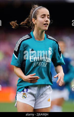 BARCELONA - MÄR 30: Maite Oroz wärmt sich vor dem UEFA Women's Champions League-Spiel zwischen dem FC Barcelona und Real Madrid im Camp Nou Stadium auf Stockfoto