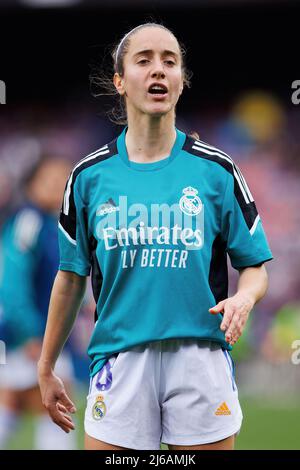 BARCELONA - MÄR 30: Maite Oroz wärmt sich vor dem UEFA Women's Champions League-Spiel zwischen dem FC Barcelona und Real Madrid im Camp Nou Stadium auf Stockfoto