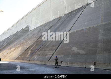 Die Inspektionstour des US Army Corps of Engineers zur Großen Seen endete mit einer Diskussionsrunde zwischen Interessenvertretern, darunter der US-Umweltschutzbehörde, dem Bundesstaat New York, Vertretern des Kongresses, Stammesnationen, lokalen Regierungsbeamten, Und Mitglieder der Gemeinde im Niagara Power Vista in Lewiston, New York, 28. April 2022. (USA Foto der Armee von Avery Schneider) Stockfoto