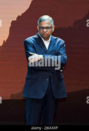 Mumbai, Indien. 29. April 2022. Natarajan Chandrasekaran, Chairman von Tata Sons, wird während der Enthüllung von Tata Avinya, einem Konzeptfahrzeug in Mumbai, gesehen. Der Name „Avinya“ leitet sich von der Sanskrit-Sprache ab, die Innovation bedeutet. Das Elektrofahrzeug (EV) ist mit der neuesten Technologie und Künstlicher Intelligenz (KI) ausgestattet und das reale Auto wird auf dem gleichen Konzept basieren, das bis 2025 auf der Straße sein wird. Kredit: SOPA Images Limited/Alamy Live Nachrichten Stockfoto