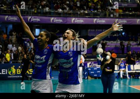 DF - Belo Horizonte - 04/29/2022 - FINALE DER S-SUPERLIGA DER FRAUEN 2021/2022, MINAS X PRAIA CLUBE - die Spieler von Minas Volei feiern den Sieg der dritten Superliga nach dem Ende des Spiels gegen Praia Clube am Nilson Nelson Gymnasium für die Superliga der Frauen 2021/2022 . Foto: Mateus Bonomi/AGIF/Sipa USA Stockfoto