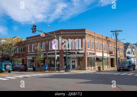 Historische Geschäftsgebäude an der Massachusetts Avenue in der Waltham Street im historischen Stadtzentrum von Lexington, Massachusetts, USA. Stockfoto