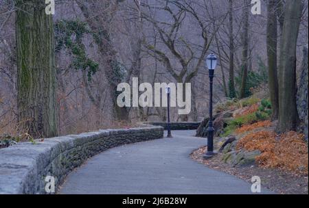 Fußweg in Fort Tryon Park, New York Stockfoto