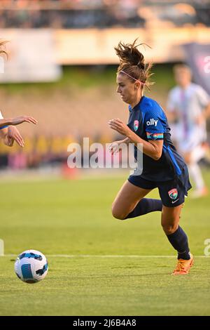 23. April 2022: Alex Morgan (13), Stürmer des San Diego Wave FC, während eines NWSL Challenge Cup Fußballmatches zwischen der OL Reign und dem San Diego Wave FC im Torero Stadium in San Diego, Kalifornien. Justin Fine/CSM Stockfoto