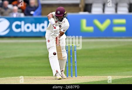 Chelmsford. Vereinigtes Königreich. 28. April 2022. Essex V Northamptonshire. Das Gelände Von Cloud County. Chelmsford. Emilio Gay (Northamptonshire) am 1. Tag des Spiels der Assex V Northamptonshire LV= Insurance County Championship. Stockfoto