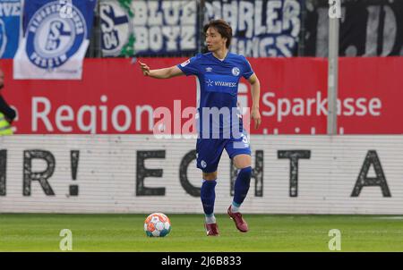 Deutschland. 29. Apr, 2022. firo : 04/29/2022, Fuvuball, 2.Bundesliga, Saison 2021/2022, SV Sandhausen - FC Schalke 04 1:2 Ko ITAKURA , Schalke, Gesture Credit: dpa picture Alliance/Alamy Live News Stockfoto