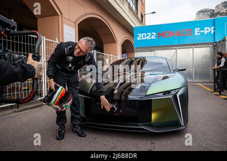 Monaco. 30. April 2022. TAVARES Carlos, CEO der Stellantis Group, Portrait über die DS E-Tense Performance während des Monaco ePrix 2022, 4. Treffen der ABB FIA Formel-E-Weltmeisterschaft 2021-22, vom 29. Bis 30. April auf dem Circuit de Monaco in Monaco - Photo Germain Hazard / DPPI Credit: DPPI Media/Alamy Live News Stockfoto