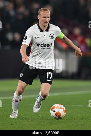 28. April 2022, Großbritannien, London: Fußball: Europa League, West Ham United - Eintracht Frankfurt, K.O.-Runde, Halbfinale, erste Etappe im London Stadium. Frankfurts Sebastian Rode in Aktion. Foto: Arne Dedert/dpa Stockfoto