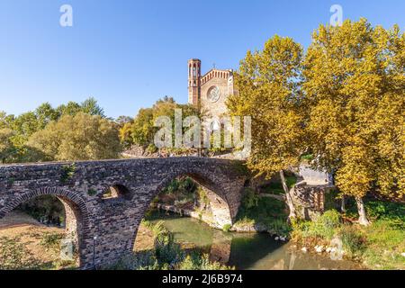 Kloster Sant Joan les Fonts, Sant Joan Les Fonts, vulkanisches Gebiet von La Garrotxa, Girona, Spanien. Stockfoto