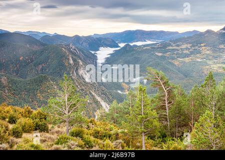 Blick vom Aussichtspunkt Gresolet auf dem Gipfel von Pedraforca, Saldes, Barcelona, Spanien. Stockfoto