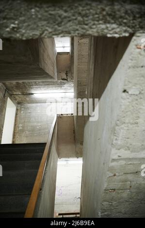27. April 2022, Berlin: Treppenhaus der Boros Stiftung gemeinnützige GmbH. Für das Gallery Weekend Berlin präsentiert das Paar die neu gestaltete Kollektion im Bunker. Foto: Annette Riedl/dpa Stockfoto