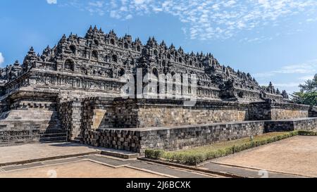 Der Borobudur ist ein buddhistischer Schrein 40 km nordwestlich von Yogyakarta in der Provinz Zentral-Java, im Zentrum der indonesischen Insel Java. Besi Stockfoto