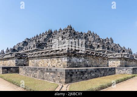 Der Borobudur ist ein buddhistischer Schrein 40 km nordwestlich von Yogyakarta in der Provinz Zentral-Java, im Zentrum der indonesischen Insel Java. Besi Stockfoto