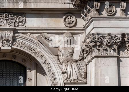 Steinarbeiten Details über Gebäude des Außenministeriums, des Commonwealth und des Entwicklungsbüros für Wohnungen von Regierungsbehörden, London, Großbritannien. Stockfoto