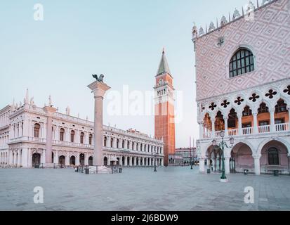 Piazzetta San Marco war früh am Morgen leer, in Venedig, Italien und Europa waren keine Menschen mehr unterwegs Stockfoto