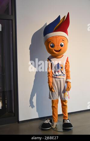 29. April 2022, Nordrhein-Westfalen, Köln: Das Maskottchen der Europameisterschaft EuroBasket 2015 FRENKIE auf der Pressekonferenz zur Basketball-Europameisterschaft der Herren FIBA EuroBasket 2022 vom 01.-18.09.2022 in der Kölner LanxessArena. Foto: Horst Galuschka/dpa Stockfoto