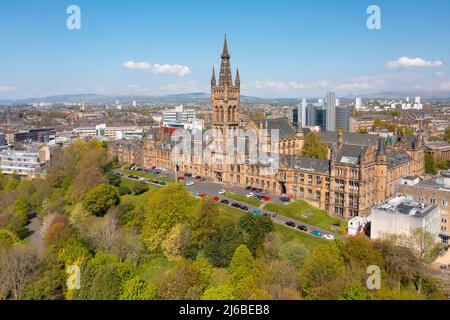 Luftaufnahme von der Drohne der University of Glasgow auf Gilmorehill in Glasgow, Schottland, Großbritannien Stockfoto