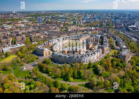 Luftaufnahme von Wohnhäusern im Park Circus und auf der Park Terrace in Glasgow, Schottland, Großbritannien Stockfoto