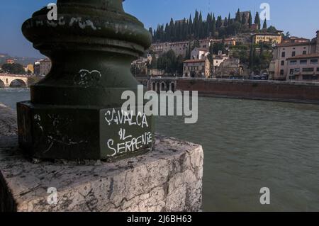 Verona, Italien 14/10/2005: Etsch und Castel S.Pietro. ©Andrea Sabbadini Stockfoto