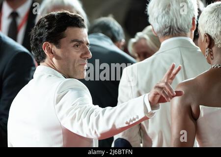 Lido di Venezia, Italien, 2. September 2021 - Oscar Isaac nimmt mit seiner Frau Elvira Lind an den 78. Filmfestspielen in Venedig Teil. Credits: Luigi de Pompeis/Alamy Live News Stockfoto