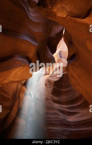 Lichtstrahlen im Upper Antelope Canyon, Arizona Stockfoto