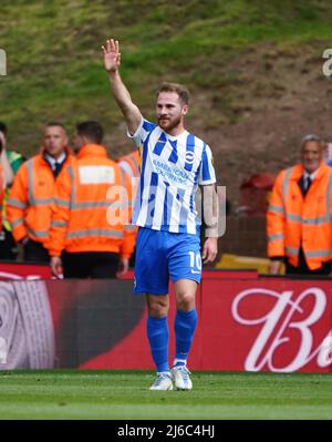 Alexis Mac Allister von Brighton und Hove Albion feiert das erste Tor ihres Spielers während des Premier League-Spiels im Molineux Stadium, Wolverhampton. Bilddatum: Samstag, 30. April 2022. Stockfoto