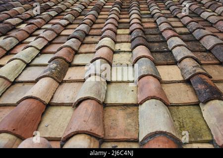 Dachziegel auf dem Mausoleum von Hadrian, in der Regel bekannt als Castel Sant'Angelo oder Burg des Heiligen Engels, Rom, Italien. Stockfoto