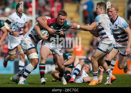 Leicester, Großbritannien. 30. April 2022. *** Harry Potter aus Leicester versucht am 30. April 2022 beim Gallagher Premiership Rugby-Spiel zwischen Leicester Tigers und Bristol Rugby im Welford Road Stadium, Leicester, Großbritannien, durchzubrechen. Foto von Simon Hall. Nur zur redaktionellen Verwendung, Lizenz für kommerzielle Nutzung erforderlich. Keine Verwendung bei Wetten, Spielen oder Veröffentlichungen einzelner Clubs/Vereine/Spieler. Kredit: UK Sports Pics Ltd/Alamy Live Nachrichten Stockfoto