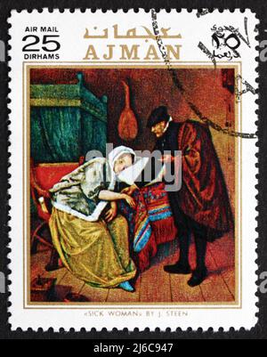 AJMAN - UM 1971: Eine im Ajman gedruckte Marke zeigt kranke Frau, Gemälde von Jan Havickszoon Steen, um 1971 Stockfoto