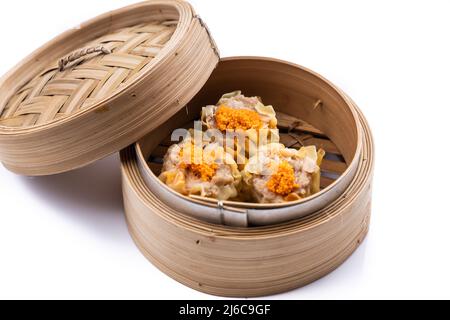 Frisch gedünsteter siew Mai oder Shaomai ist eine kantonesische chinesische Dim Sum-Delikatesse aus Poular Stockfoto