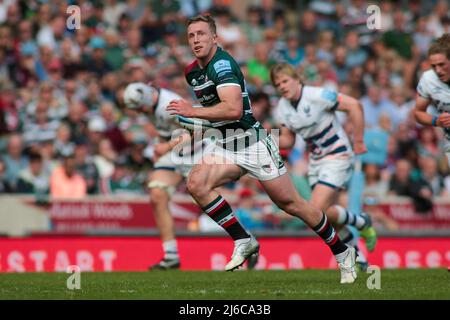 Leicester, Großbritannien. 30. April 2022. Harry Potter macht eine Pause für Leicester während des Gallagher Premiership Rugby-Spiels zwischen Leicester Tigers und Bristol Rugby am 30. April 2022 im Mattioli Woods Welford Road Stadium, Leicester, Großbritannien. Foto von Simon Hall. Nur zur redaktionellen Verwendung, Lizenz für kommerzielle Nutzung erforderlich. Keine Verwendung bei Wetten, Spielen oder Veröffentlichungen einzelner Clubs/Vereine/Spieler. Kredit: UK Sports Pics Ltd/Alamy Live Nachrichten Stockfoto